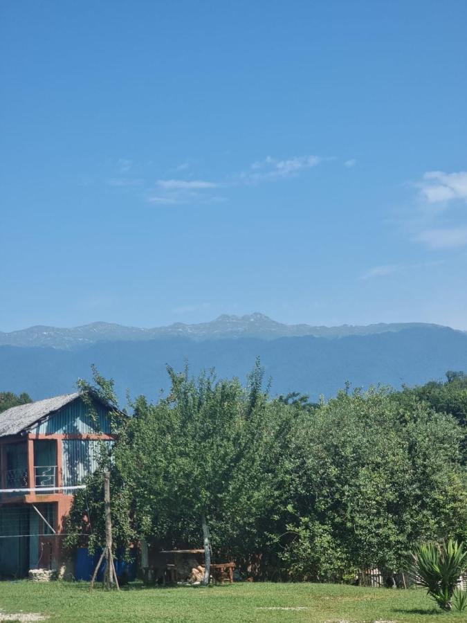 غوداوتا Guesthouse At Oleg'S Zolotoy Bereg المظهر الخارجي الصورة