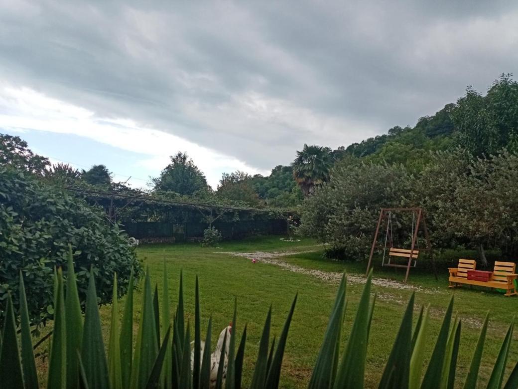 غوداوتا Guesthouse At Oleg'S Zolotoy Bereg المظهر الخارجي الصورة