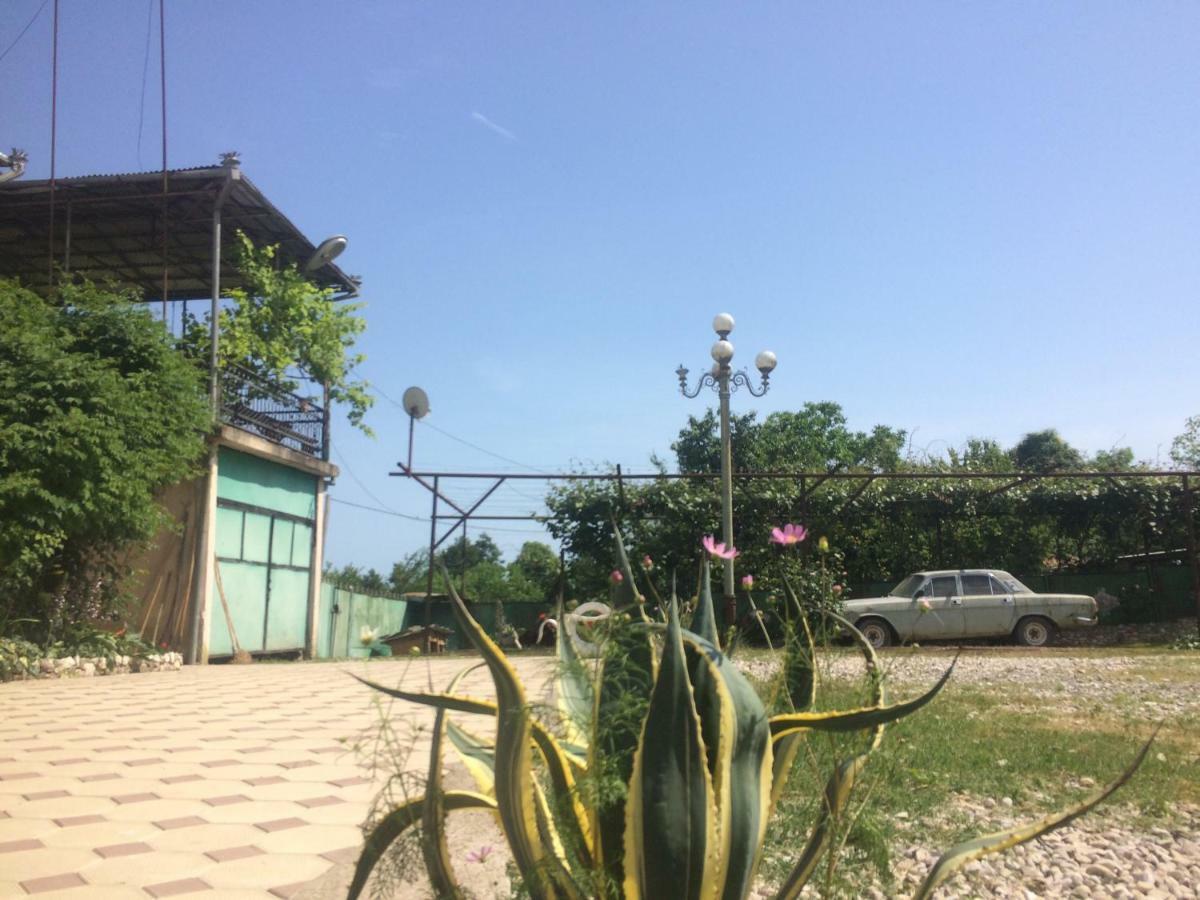 غوداوتا Guesthouse At Oleg'S Zolotoy Bereg المظهر الخارجي الصورة