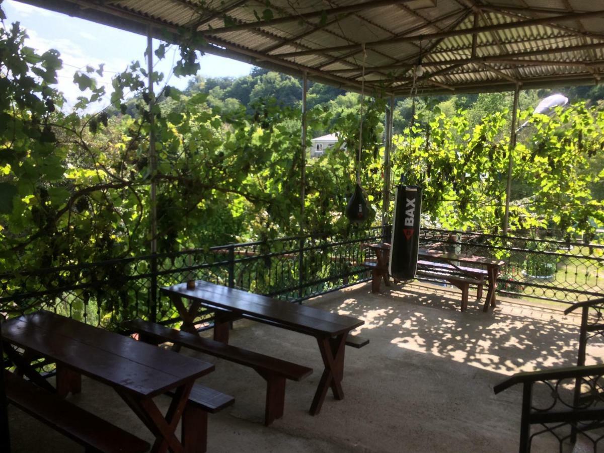 غوداوتا Guesthouse At Oleg'S Zolotoy Bereg المظهر الخارجي الصورة